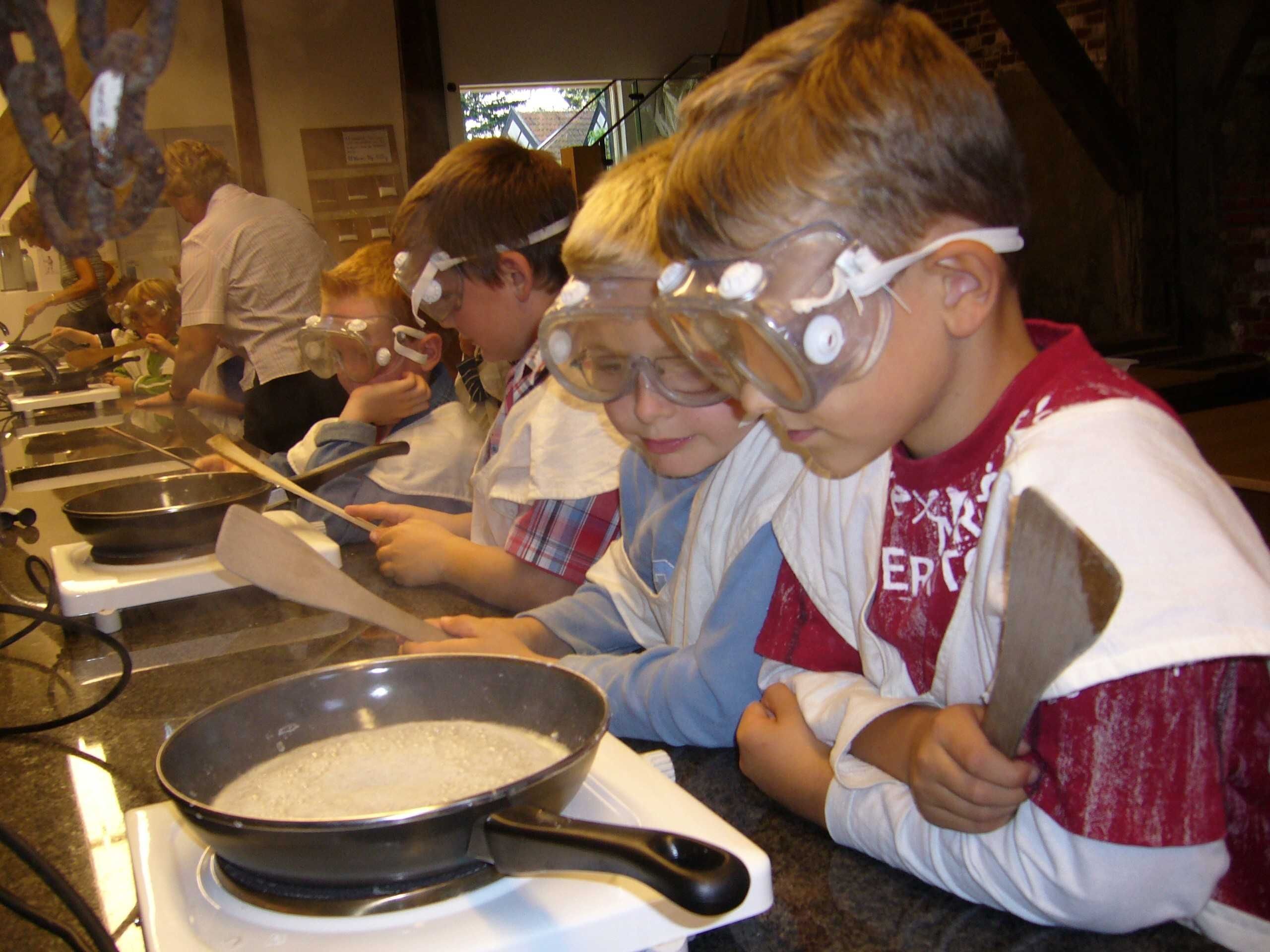 Kinder_sieden_Kochsalz